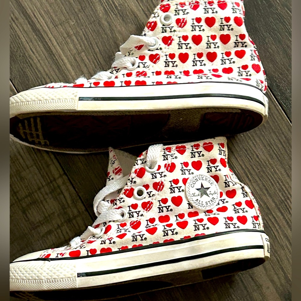 CONVERSE I ❤️ NY toddler size 9 high top canvas shoes